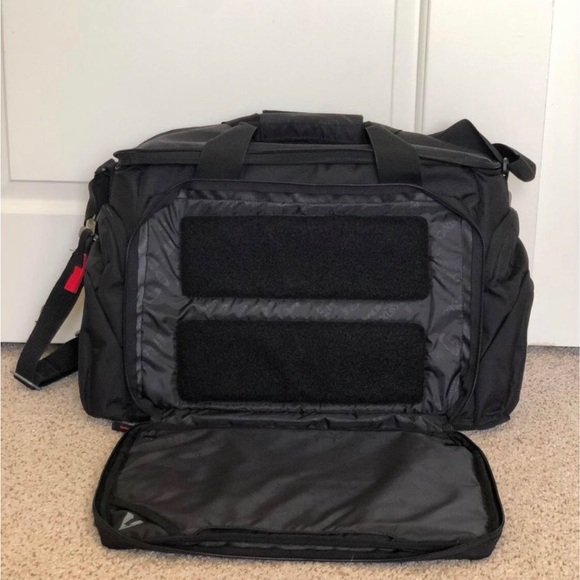 Rare Oakley official Military Breach Range Transport Duffle Bag Black/Red - Picture 6 of 10